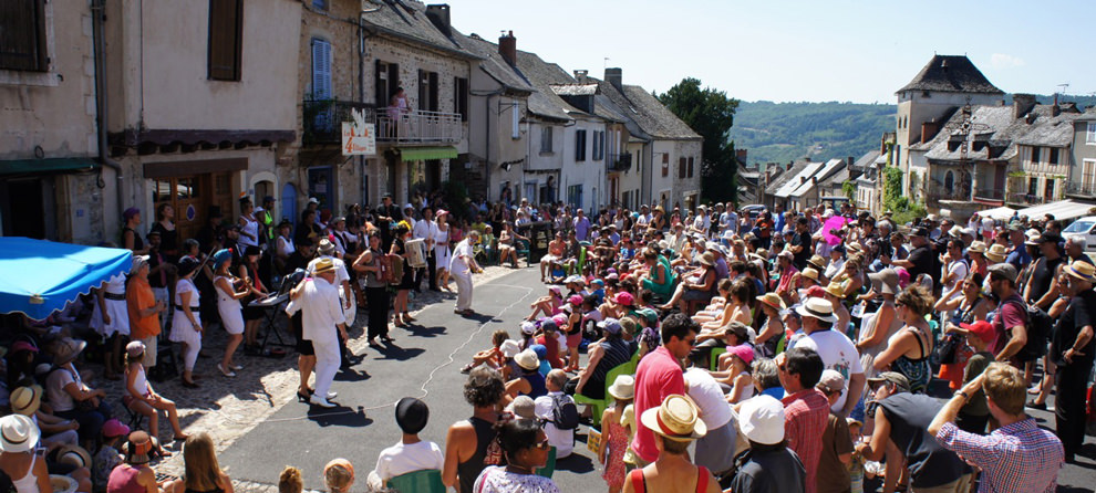 Festival dans un village de l'Aveyron